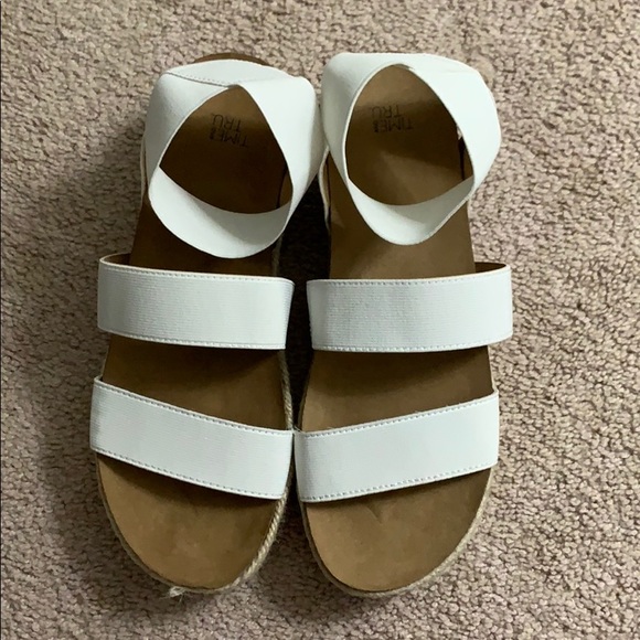 Platform sandals - Picture 2 of 3